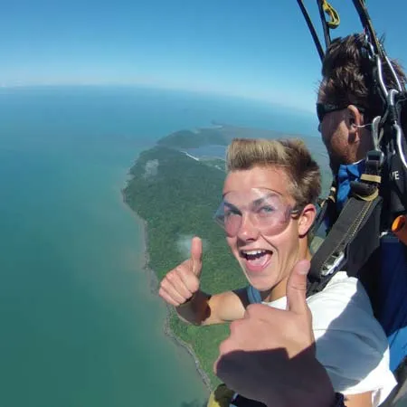 cairns_parachute2